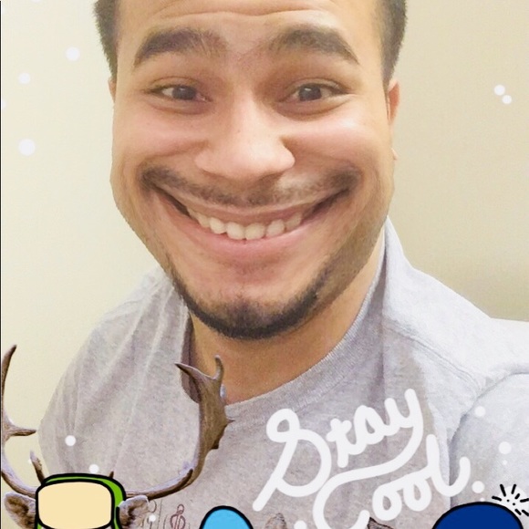 Poshmark profile picture for @thura